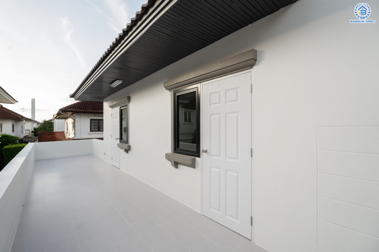 บ้านมือสองตกแต่งใหม่ ม.มณียา รัตนาธิเบศร์-ท่าอิฐ แบรนด์ Property Perfect หลังใหญ่ เนื้อที่ 61.6 ตร.ว. ฟังก์ชันครบ! 4 ห้องนอน 2 ห้องน้ำ 2 ที่จอดรถ บนทำเลที่ดีที่สุด! เชื่อมต่อถ.รัตนาธิเบศร์ และถ.ราชพฤกษ์ ใจกลาง 2 เซ็นทรัลฯ ใกล้ MRT "สถานีบางรักน้อยท่าอิฐ"